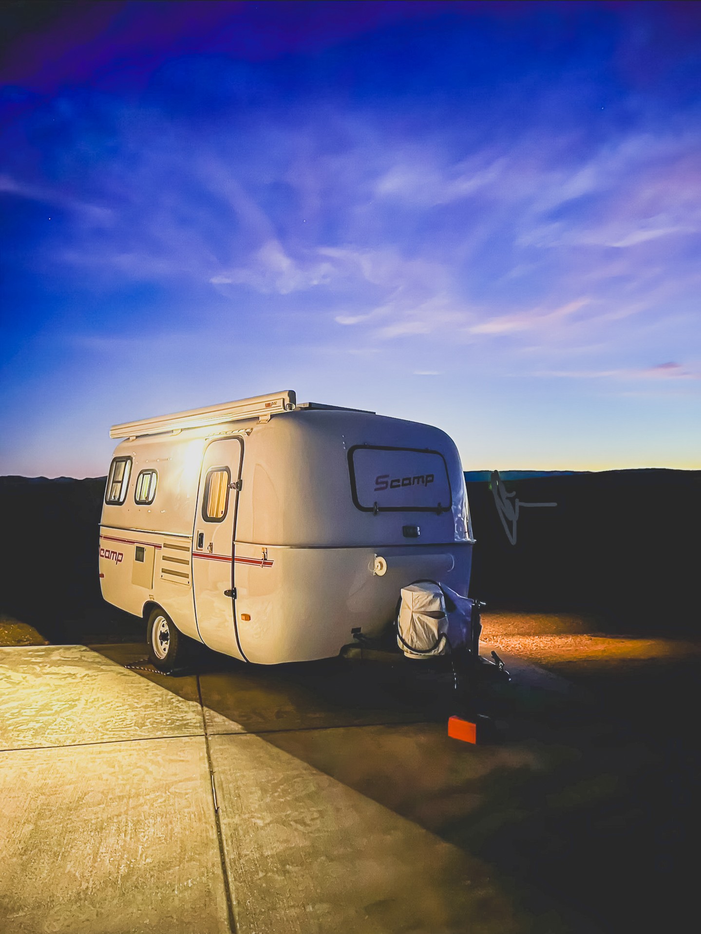 Golden hour hits a little different when you’ve got your Scamp by your side.
----
📷: Sarah A
